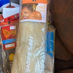 100% Kanekalon Fiber Hair - Blonde